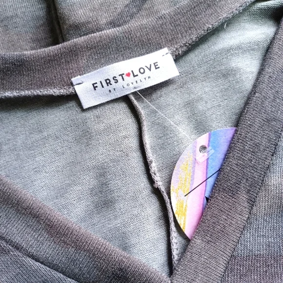 Camo Print 3/4 Dohlman Sleeve Oversized Top - Picture 11 of 12